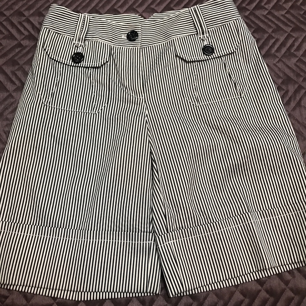 Etcetera shorts Sz 4 black and white stripped